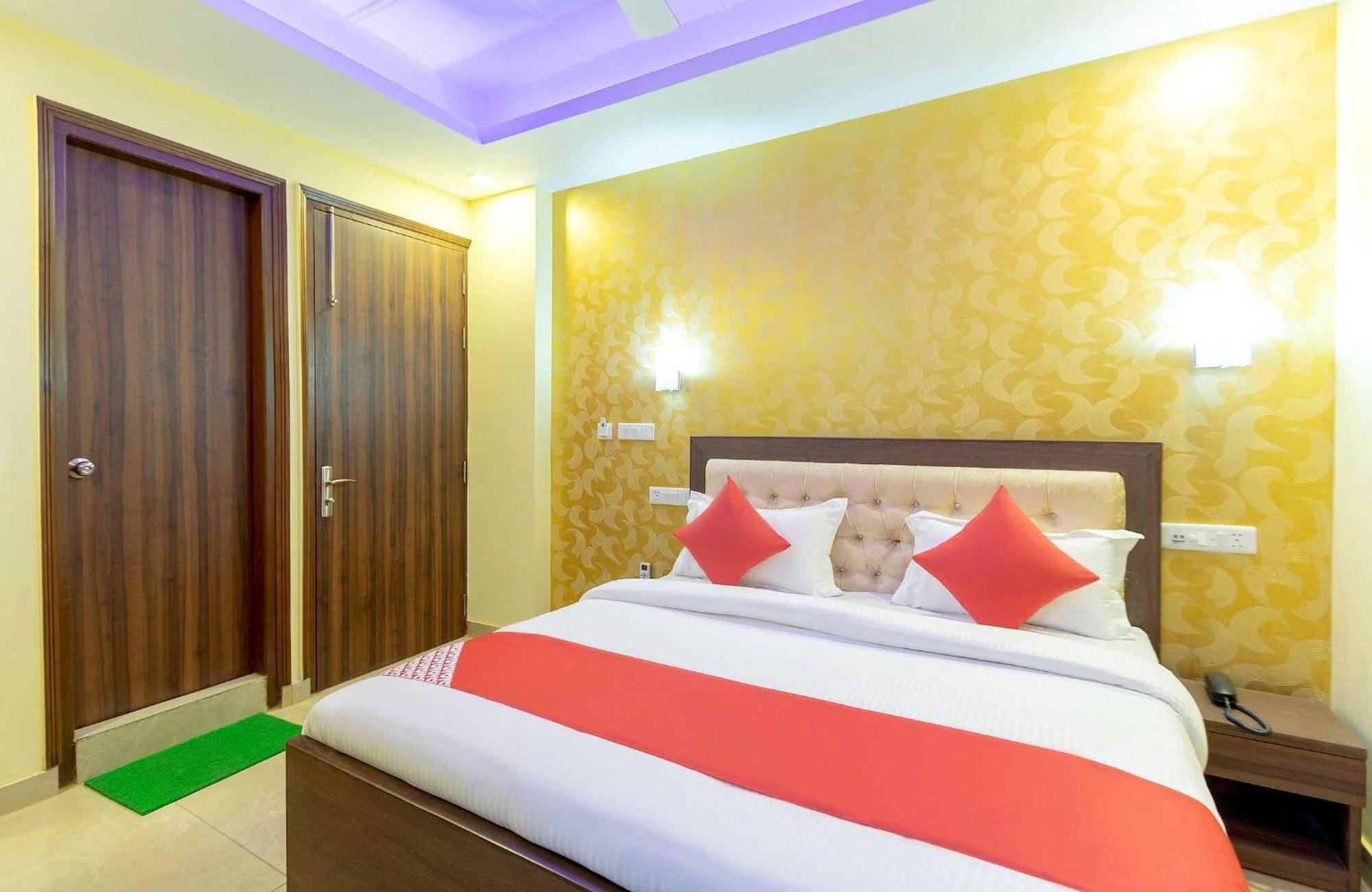 โอโย 29932 โฮเต็ล Rs พลาซา Hotel นิวเดลี ภายนอก รูปภาพ