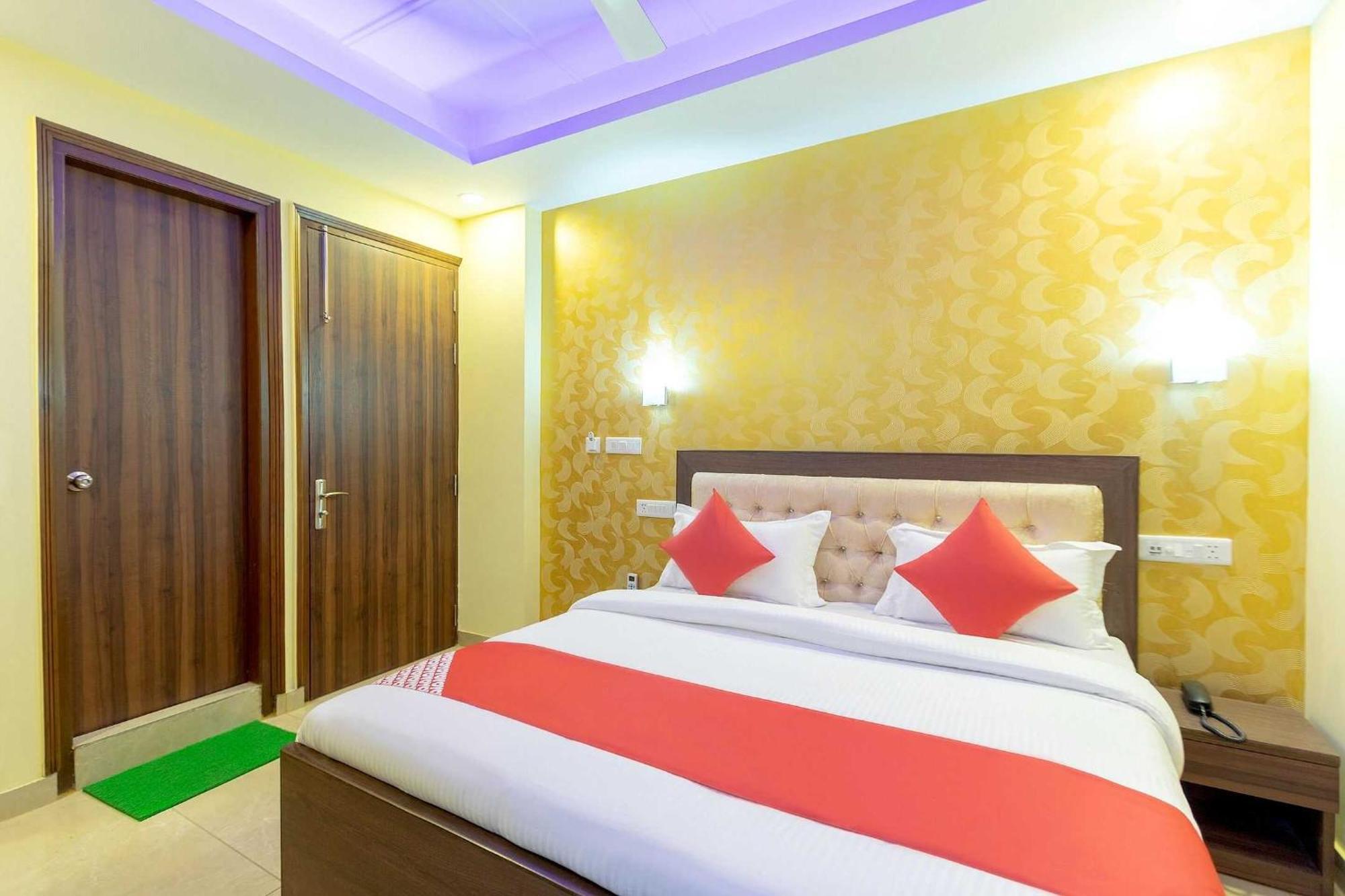 โอโย 29932 โฮเต็ล Rs พลาซา Hotel นิวเดลี ภายนอก รูปภาพ