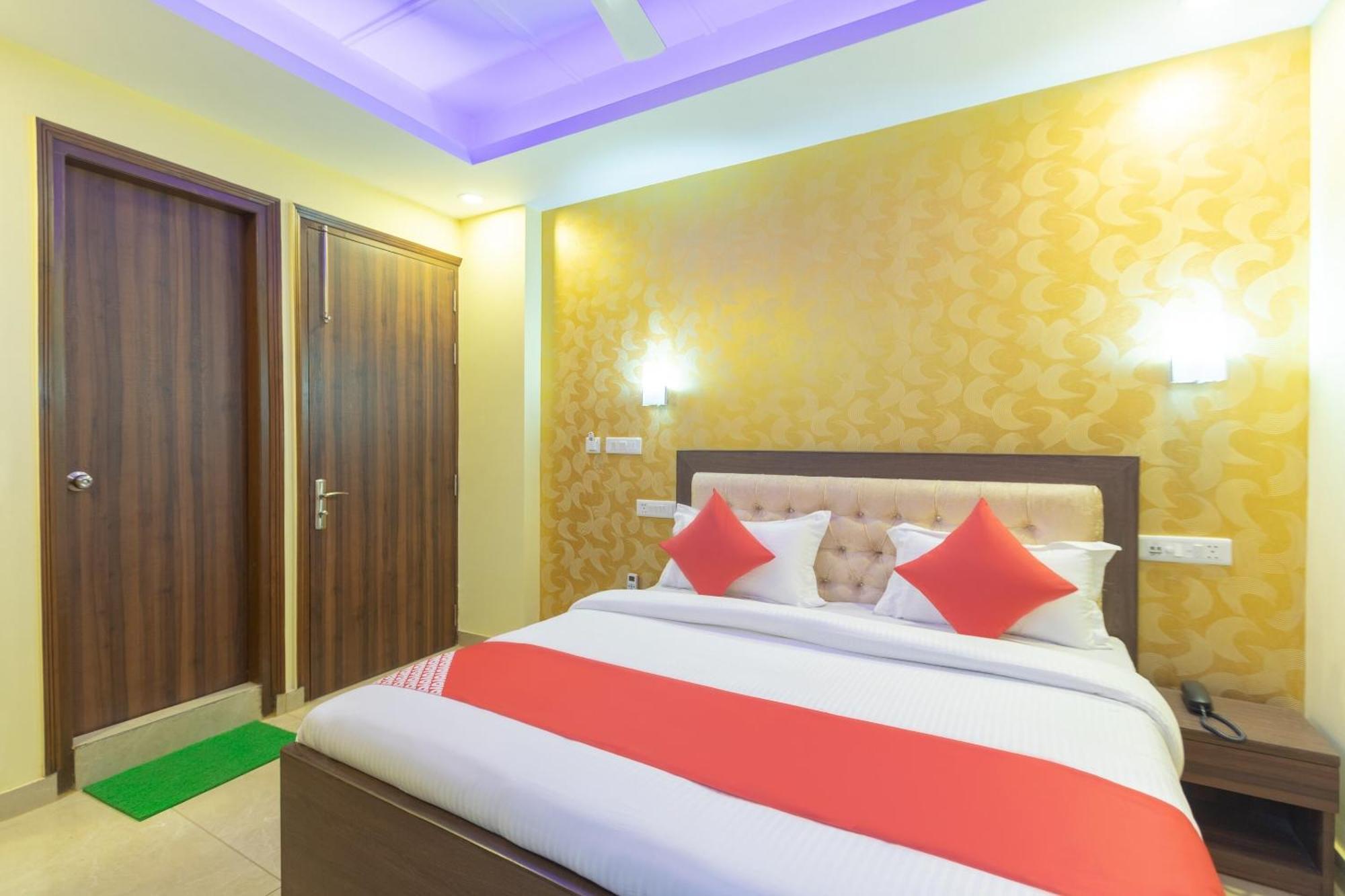 โอโย 29932 โฮเต็ล Rs พลาซา Hotel นิวเดลี ภายนอก รูปภาพ