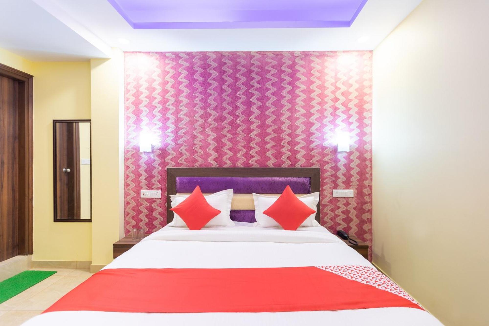 โอโย 29932 โฮเต็ล Rs พลาซา Hotel นิวเดลี ภายนอก รูปภาพ